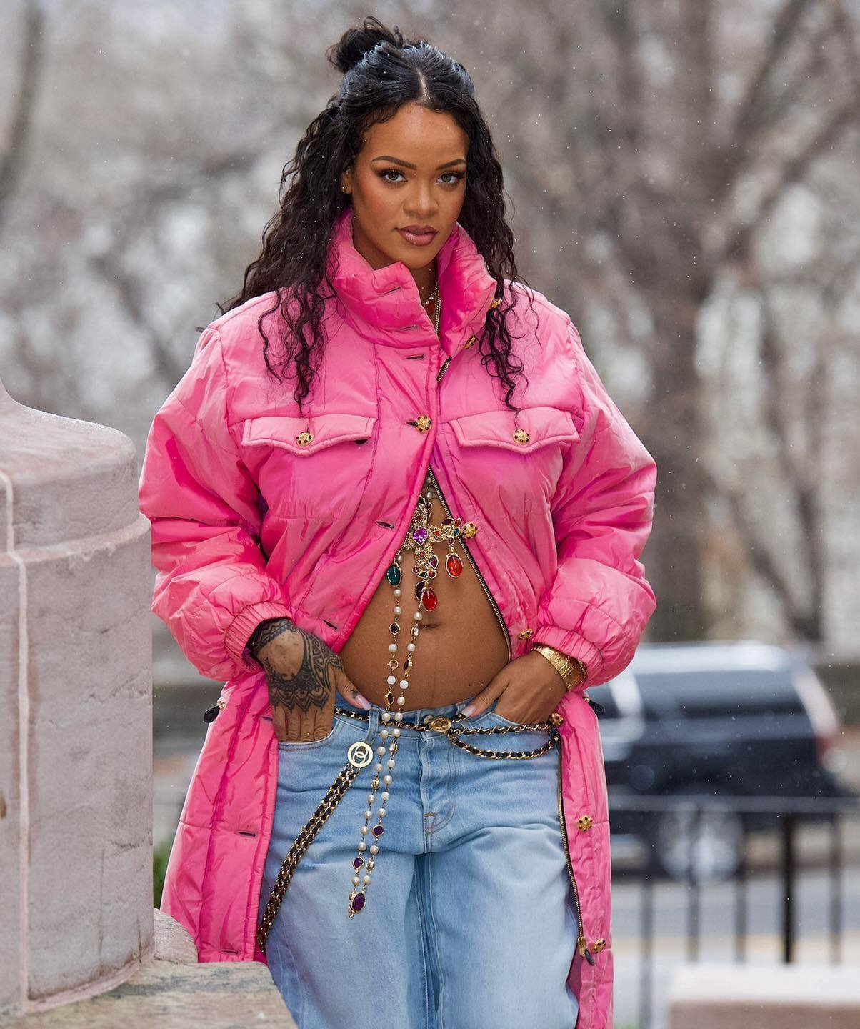 Rihanna goes down the street with her boyfriend with a big belly