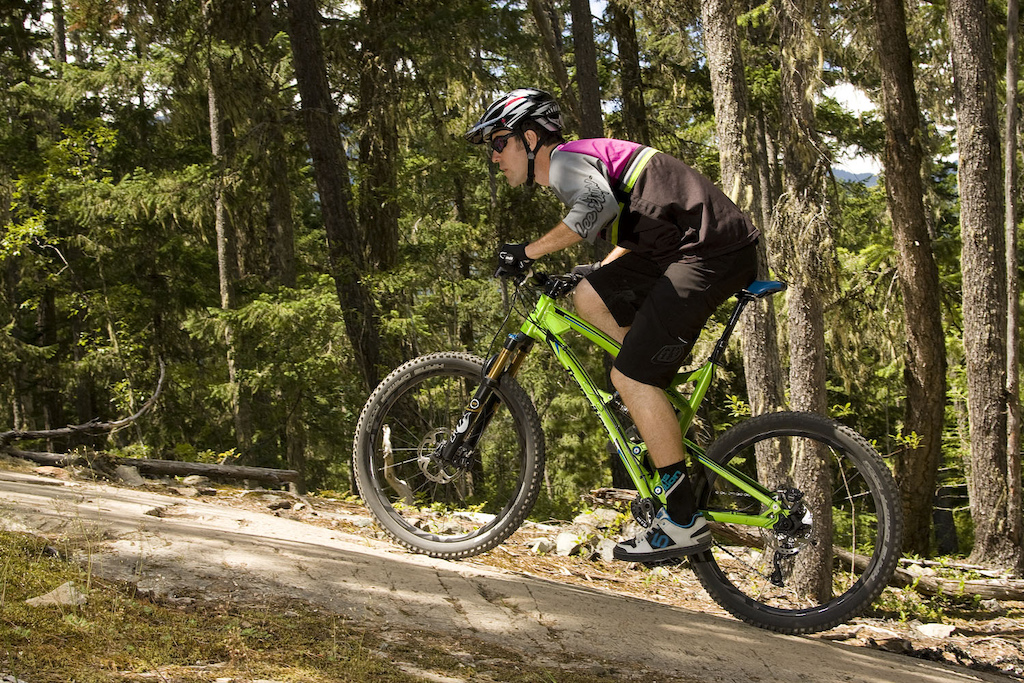 To maximize your pedal power the seat will need to be higher than the handlebar so that you can lean forward and center your weight over the front of the mountain bike.