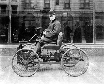 https://upload.wikimedia.org/wikipedia/commons/thumb/a/a3/FordQuadricycle.jpg/420px-FordQuadricycle.jpg