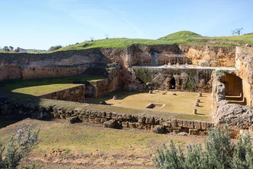 Museo de la Necrópolis Romana - Conjunto Arqueológico | Turismo de la  Provincia de Sevilla