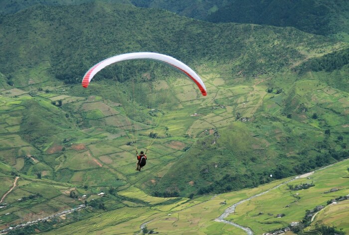 Tour du lịch Yên Bái - Nhảy dù xuống chân đèo Khau Phạ