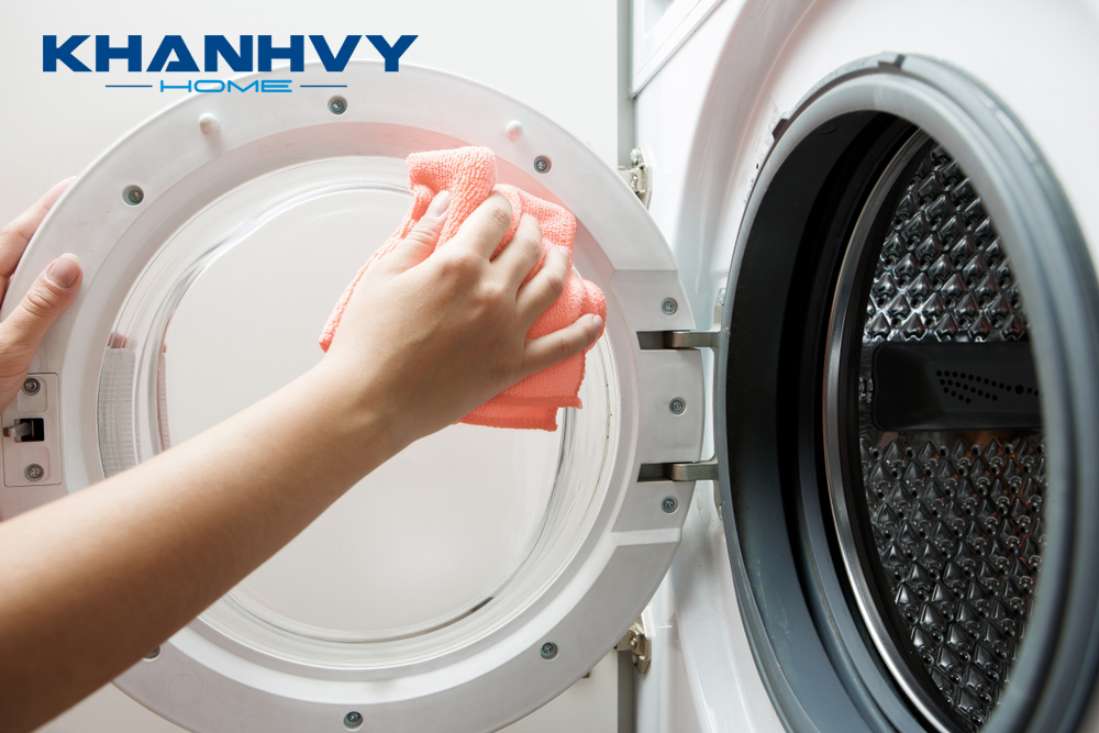 Nên thường xuyên vệ sinh máy giặt/sấy quần áo để thiết bị luôn sạch sẽ và hoạt động tối ưu