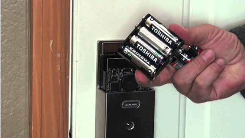 2 ways handle the fingerprint door lock when the battery runs out