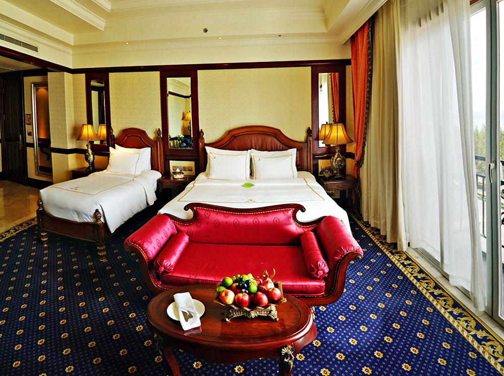 http://www.imperialhotel.vn/upload/images/Room_hotel_grand/Grand-Trip/GRAND-TRIPLE-01.JPG