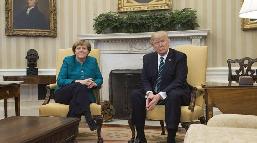Τραμπ-Μέρκελ: Πρώτα δεν της έδωσε το χέρι, τώρα ζητά τα... λεφτά των Γερμανών