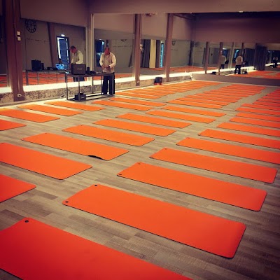 Photos of S&oacute;lir Yoga