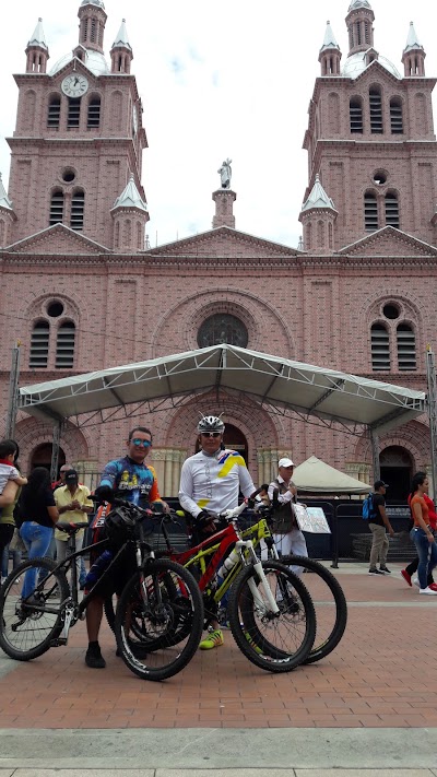 Photos of Via Baloto.