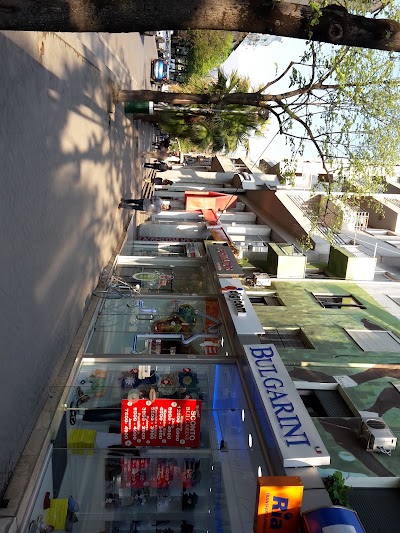 Photos of Xhamia K&euml;r&ccedil;isht