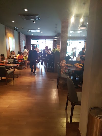 Photos of Caf&eacute; Amazon Phsar Leu