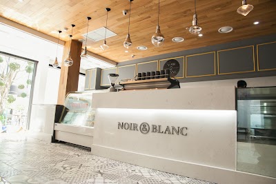 Photos of Noir & Blanc