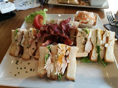 Photos of 90&deg; caf&eacute; bar lounge