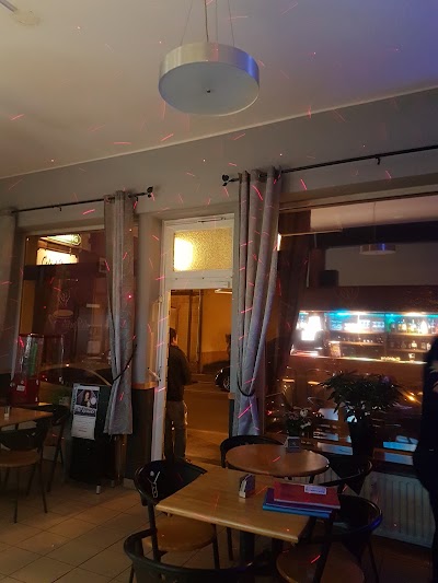 Photos of Caf&eacute; 'Le Bentley'
