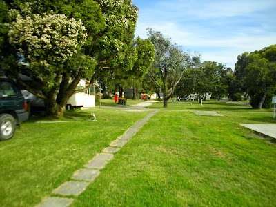 Photos of Moe Gardens Caravan Park.