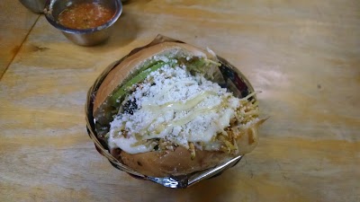 Photos of La Le&ntilde;a