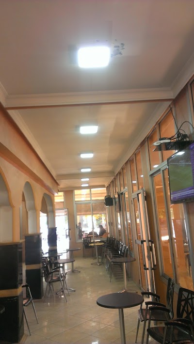 Photos of Caf&eacute; Annakhil