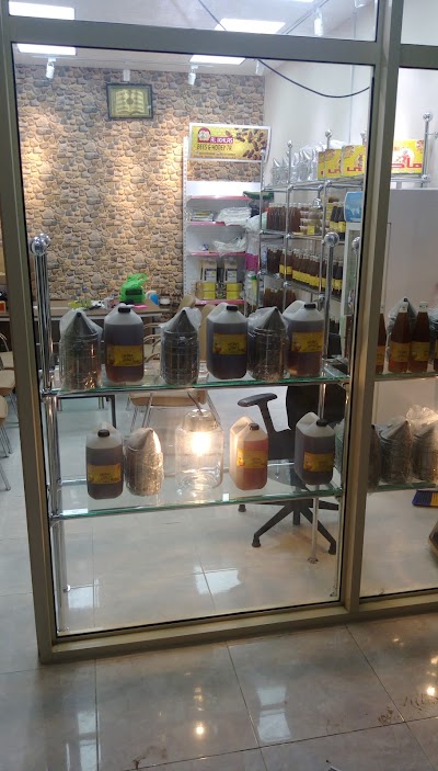 Photos of Sincerity trade bees and honey