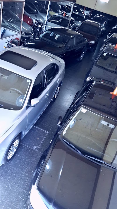 car-dealer