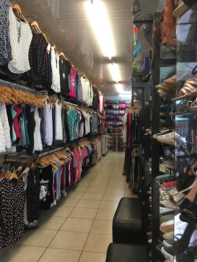 Photos of Tienda y Zapater&iacute;a La Canasta