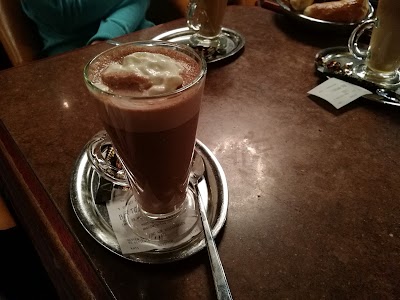 Photos of Caf&eacute; Ring