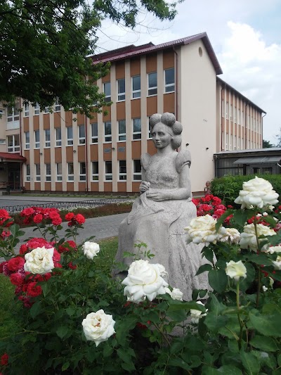 Photos of Mezők&ouml;vesd V&aacute;rosi &Ouml;nkorm&aacute;nyzat Rendelőint&eacute;zete