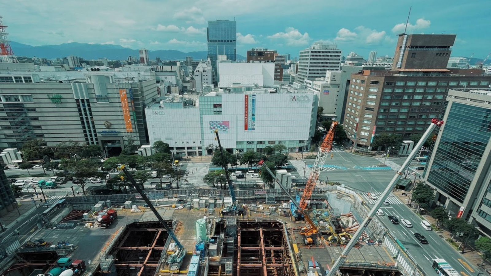 屋外, 建物, ボート, 船 が含まれている画像

自動的に生成された説明