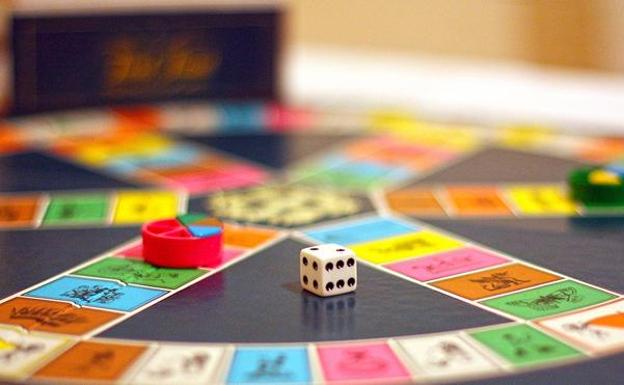 TRIVIAL PURSUIT, EL JUEGO DE PREGUNTAS MÁS FAMOSO DEL MUNDO - AFEDE