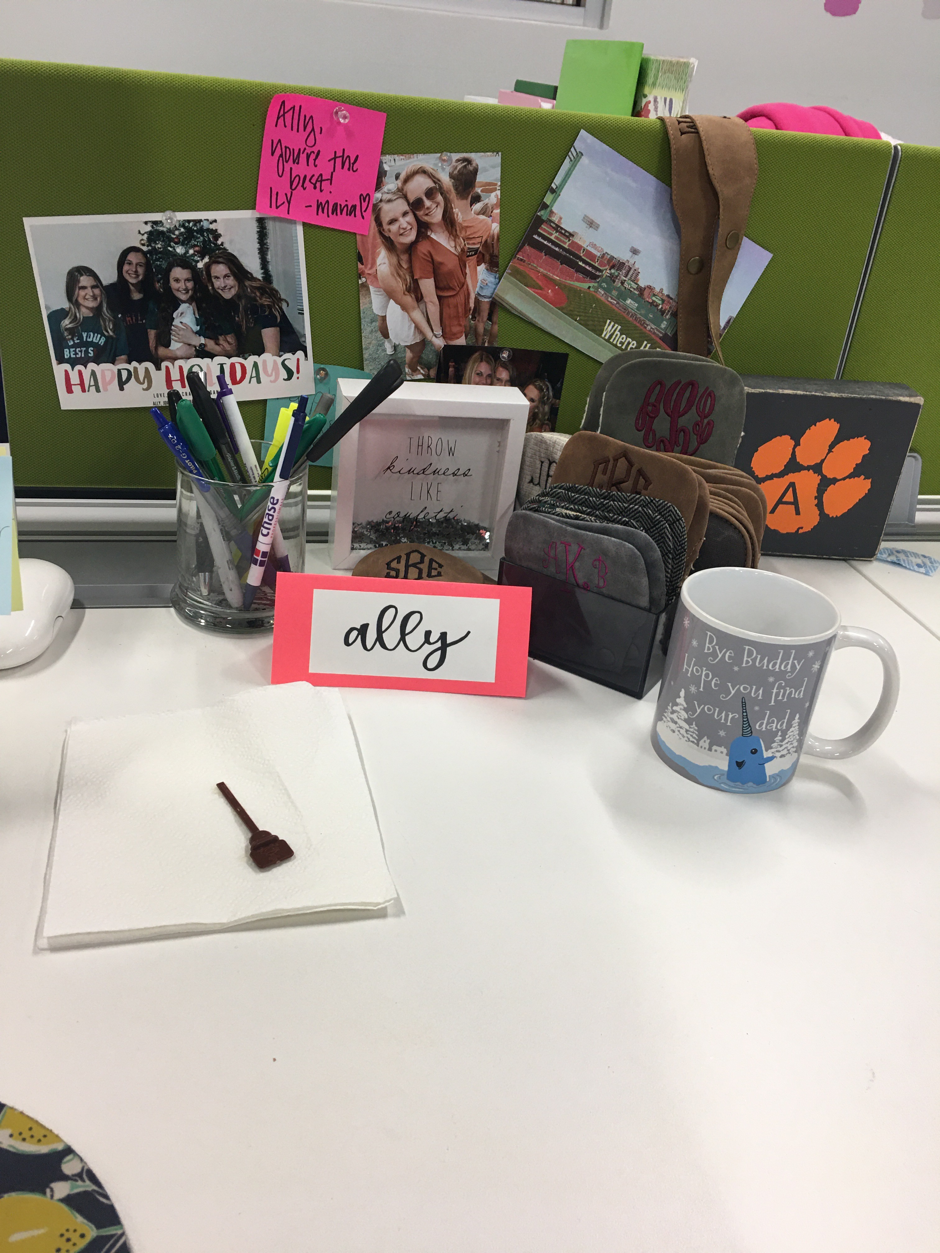what's at my desk at marleylilly headquarters