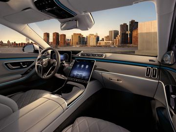 Tầm nhìn là yếu tố được đánh giá tốt trên Mercedes-Benz S-Class 2023. Hai trụ A có độ dày hợp lý giúp tăng tầm quan sát cho người lái.