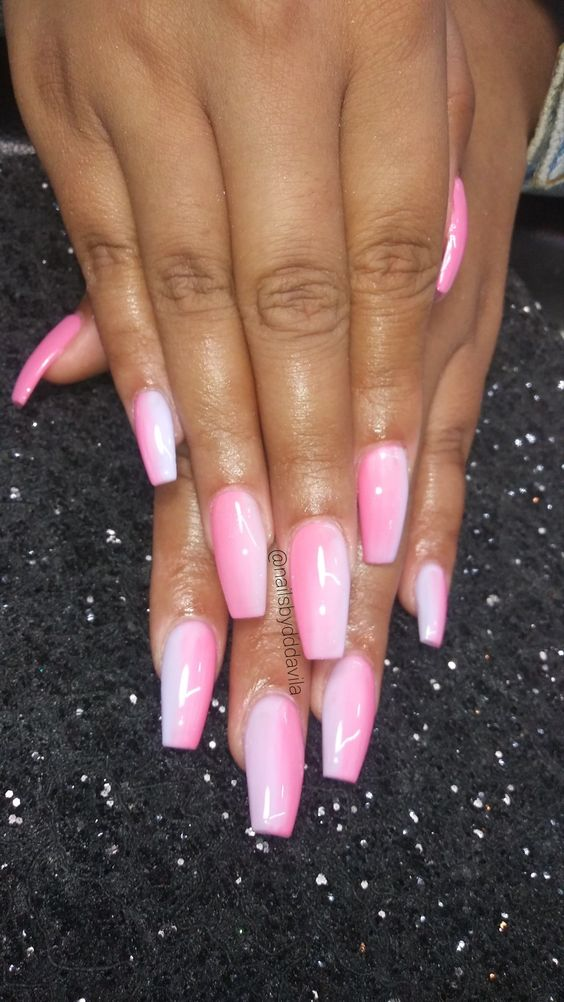 Lady show off her hands rocking this gorgeous  nail design