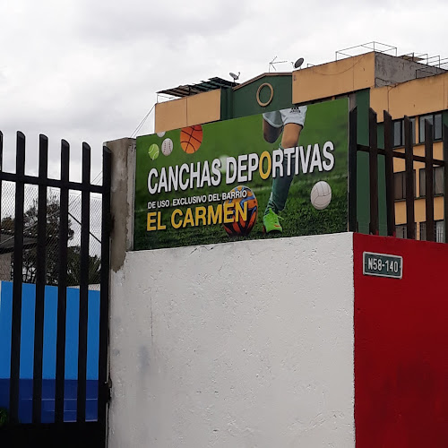 Opiniones de Canchas Deportivas El Carmen en Quito - Campo de fútbol