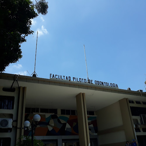 Facultad Piloto de Odontología