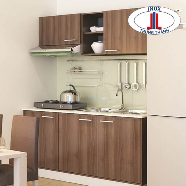 Đặt giá kệ dưới không gian tủ bếp