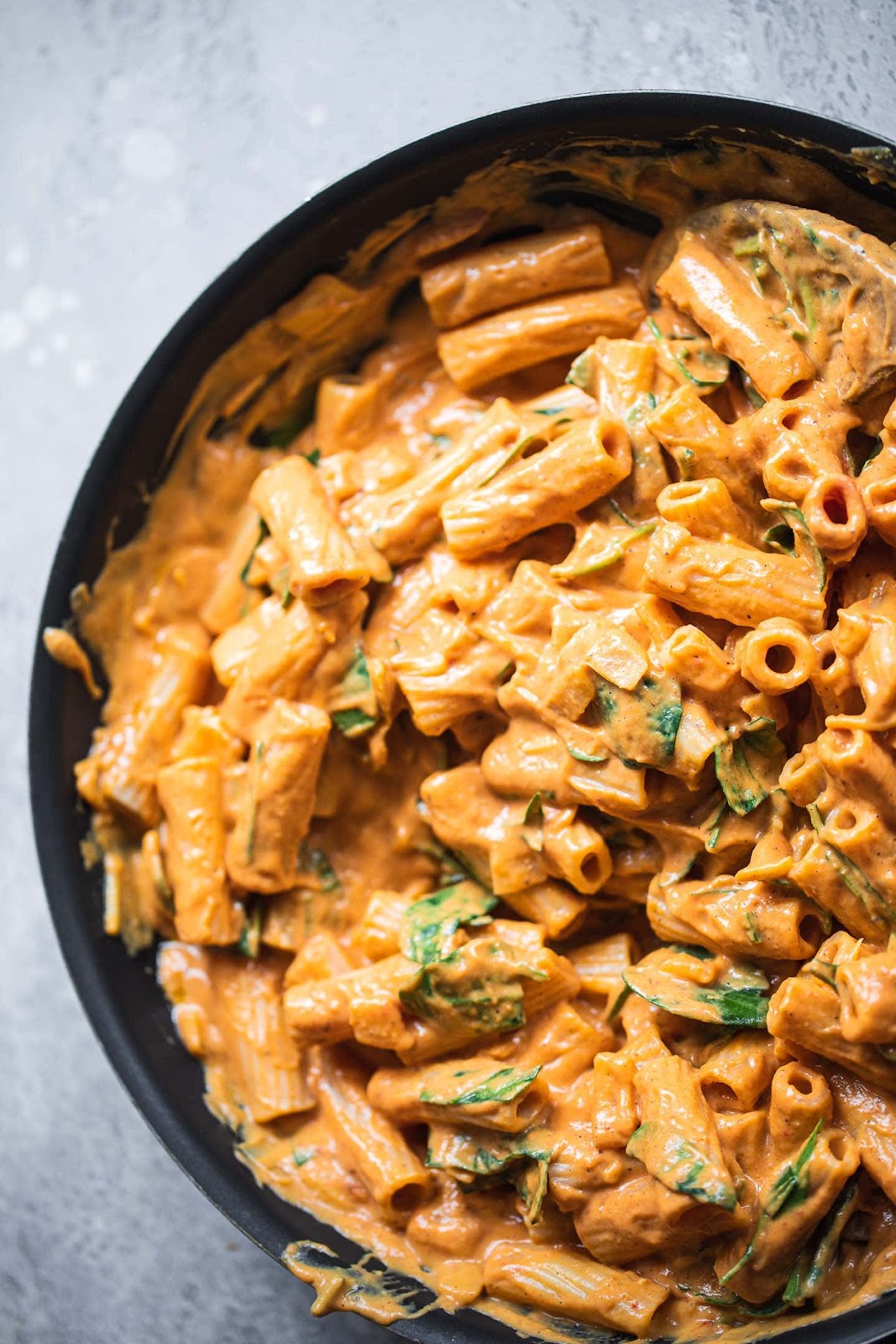 Pasta with a butternut squash and spinach in a pan