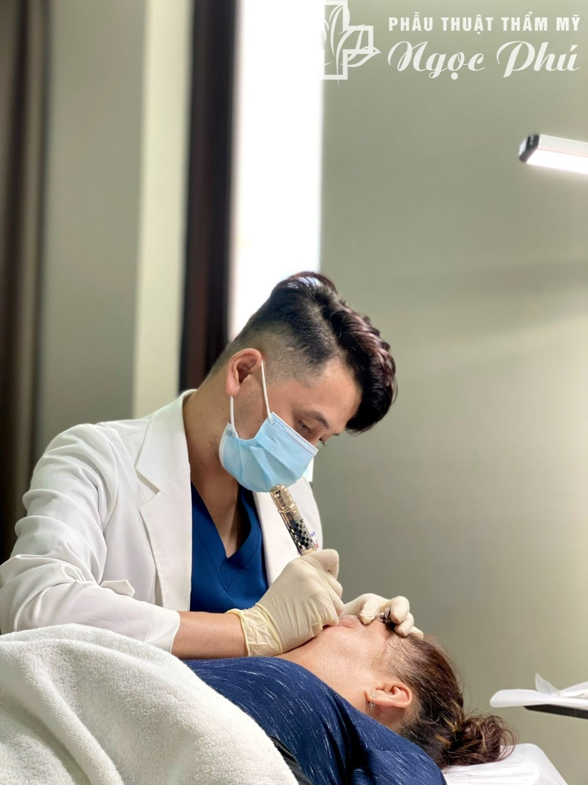 Phun mày tự nhiên tại Thẩm Mỹ Việt Nam mang lại cặp chân mày đjep, bền màu theo thời gian