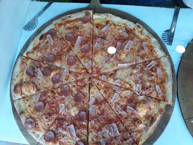 https://m.facebook.com/Q-Pizzas-318993972246196/