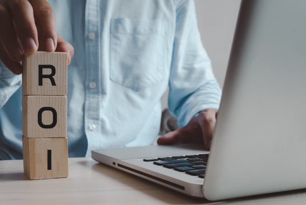 wooden-cubes-with-roi-return-investment