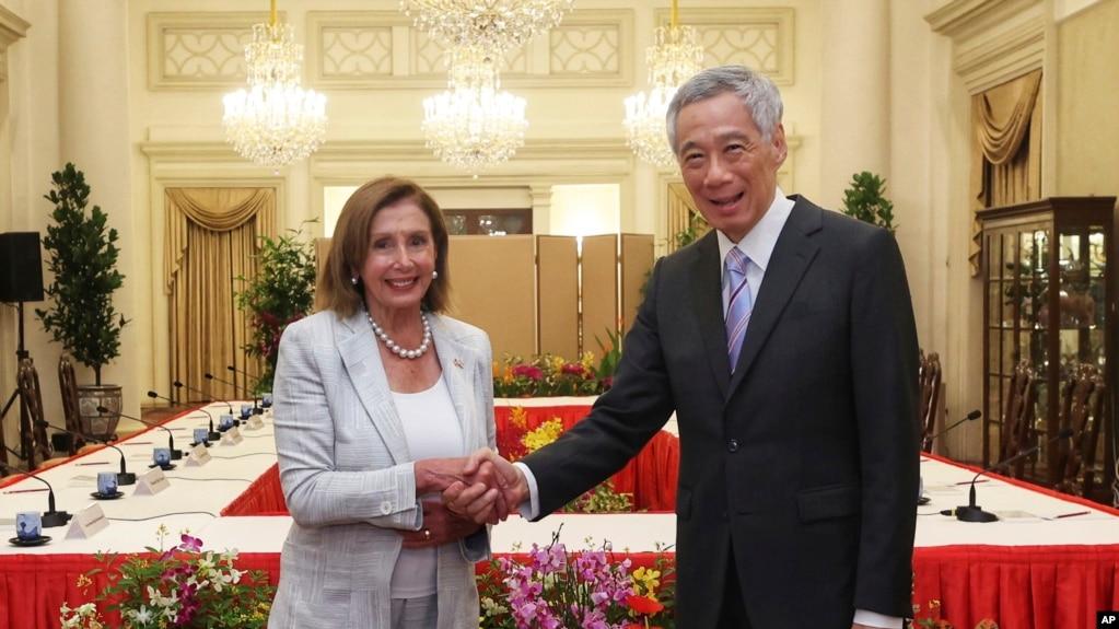 Singapore là chặng dừng chân đầu tiên trong chuyến công du châu Á của bà Nancy Pelosi. Bà đang được Thủ tướng Singapore Lý Hiển Long tiếp đón