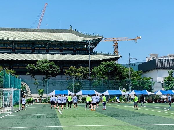 Sân bóng phục vụ hoạt động luyện tập và giải trí của sinh viên Daegu Tech