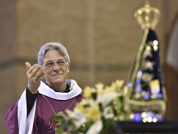 Dom Aldo recebe a Imagem Peregrina de Nossa Senhora Aparecida (Foto:  Thiago Leon/Santuário de Aparecida)