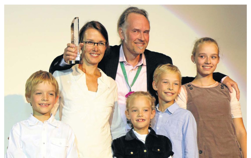 familie robert habeck ehefrau green screen naturfilmfestival ein filmemacher auf den spuren der bienen andrea paluch schriftstellerin musikerin dozentin sangerin geht ihren eigenen wava lukas