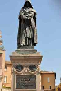Statue-Giordano-bruno-rome