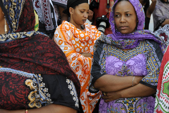 external image Comoros-Islands-women-dem-010.jpg