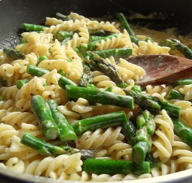 The English Kitchen: Pasta with Lemon Cream Sauce, Asparagus and Peas