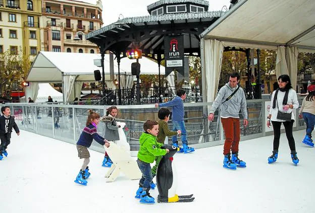 La pista de patinaje se instalará el 15 de diciembre en la plaza del Ensanche. /  F. DE LA HERA