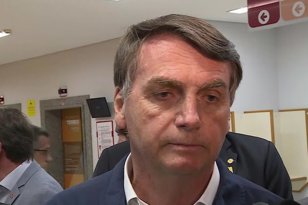 Resultado de imagem para Bolsonaro é vaiado em Aparecida após Arcebispo dizer que direita é “violenta e injusta”