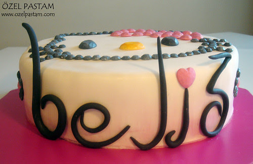 Süslü Hello Kitty Pastası / Fancy Hello Kitty Cake