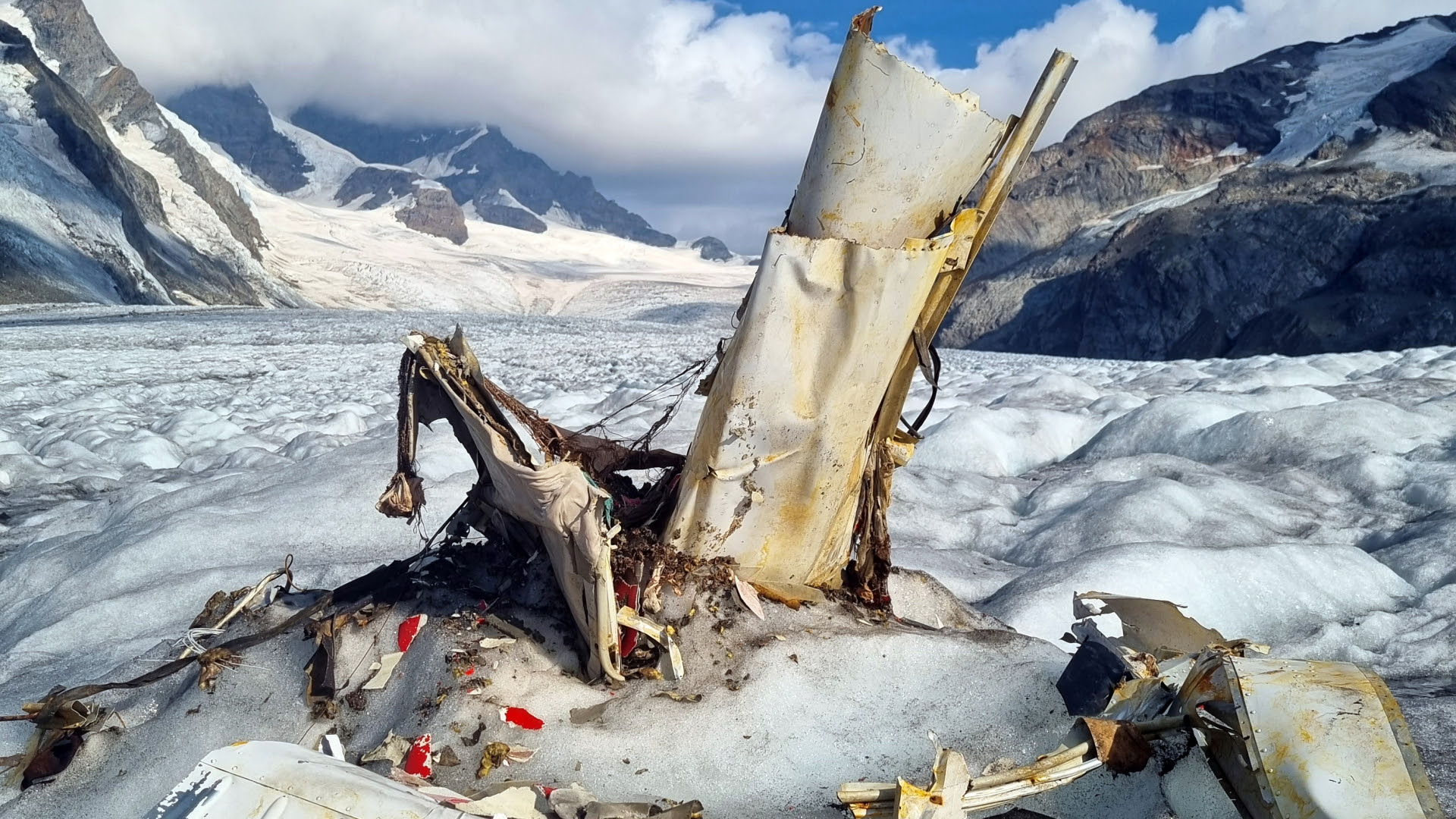 Schmelzender Gletscher gibt nach 54 Jahren Flugzeugwrack frei