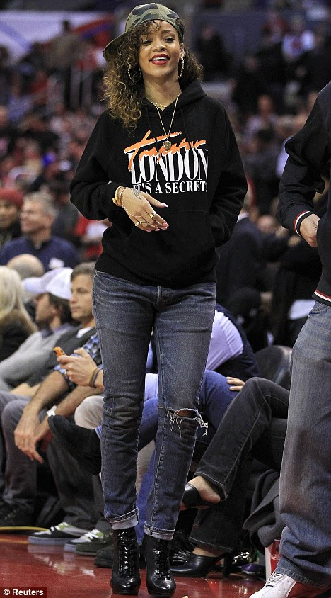 http://i.dailymail.co.uk/i/pix/2012/01/15/article-0-0F6D264F00000578-157_468x844.jpg