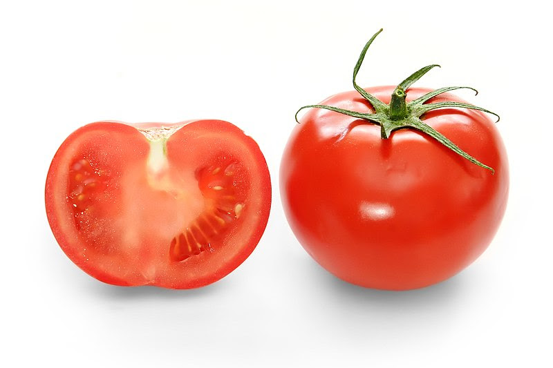 Slika:Bright red tomato and cross section02.jpg