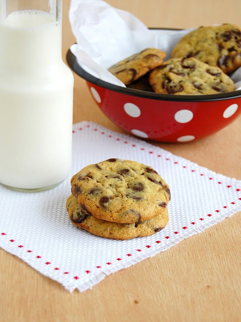 Chock-full of chocolate chip cookies / Cookies com muuuitas de gotas de chocolate